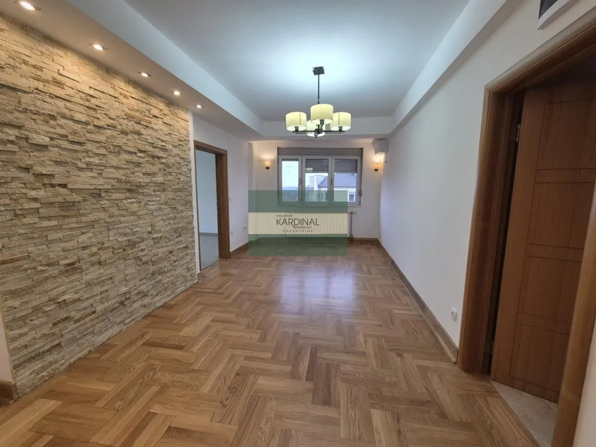 Prodaja, trosoban stan, 99m², Vašarište, Jagodina
