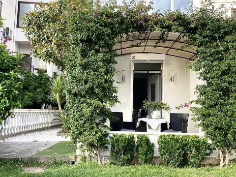 Sale, one bedroom apartment, 50m², Petrovac, Budva - image 7