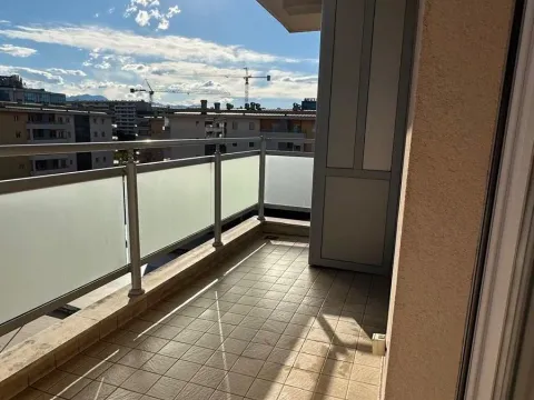 Prodaja, jednosoban stan, 45m², City Kvart, Podgorica - image 9