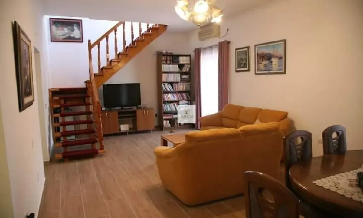 Prodaja, trosoban stan, 146m², Centar, Tivat