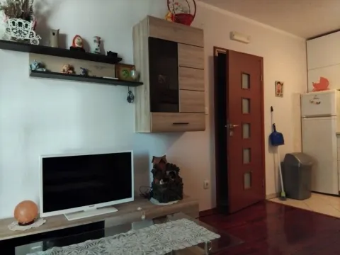 Izdavanje, jednosoban stan, 42m², City Kvart, Podgorica - image 4