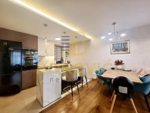 Sale, four bedroom apartment, 115m², Južni Bulevar, Vračar Sve Podlokacije - image 3