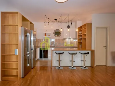 Izdavanje, trosoban stan, 190m², Budva, Crna Gora - image 16