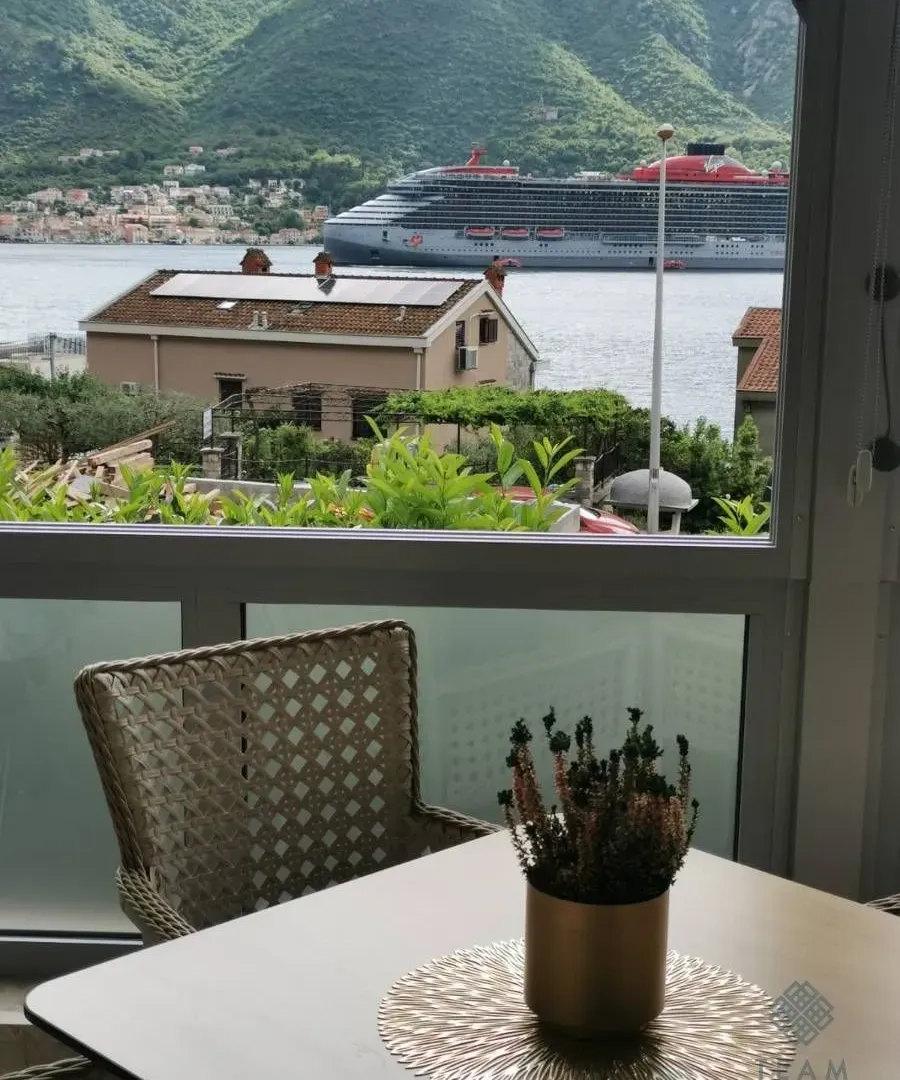 Prodaja, jednosoban stan, 61m², Dobrota, Kotor