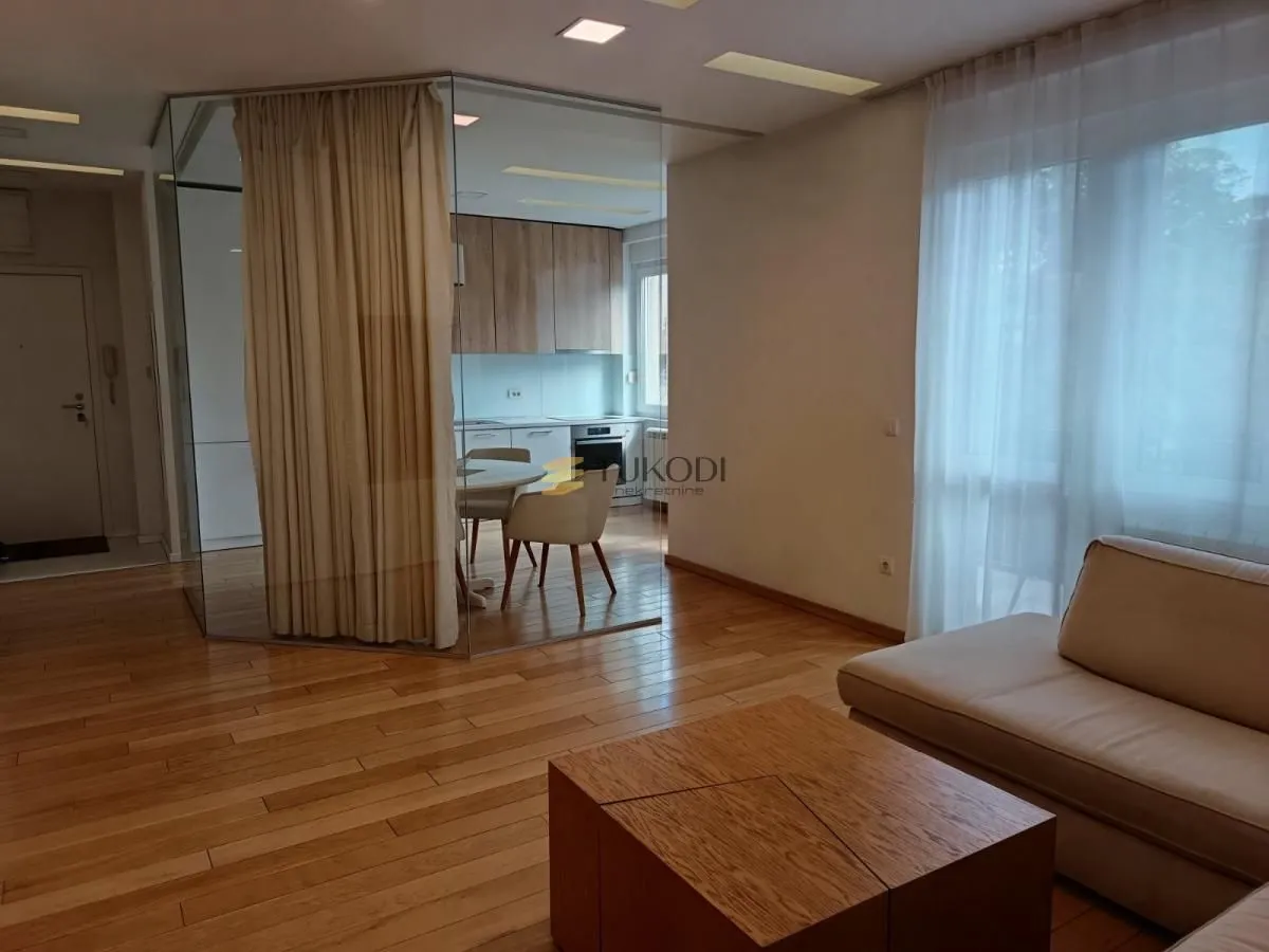 Izdavanje, trosoban stan, 66m², Slavija, Vračar Sve Podlokacije