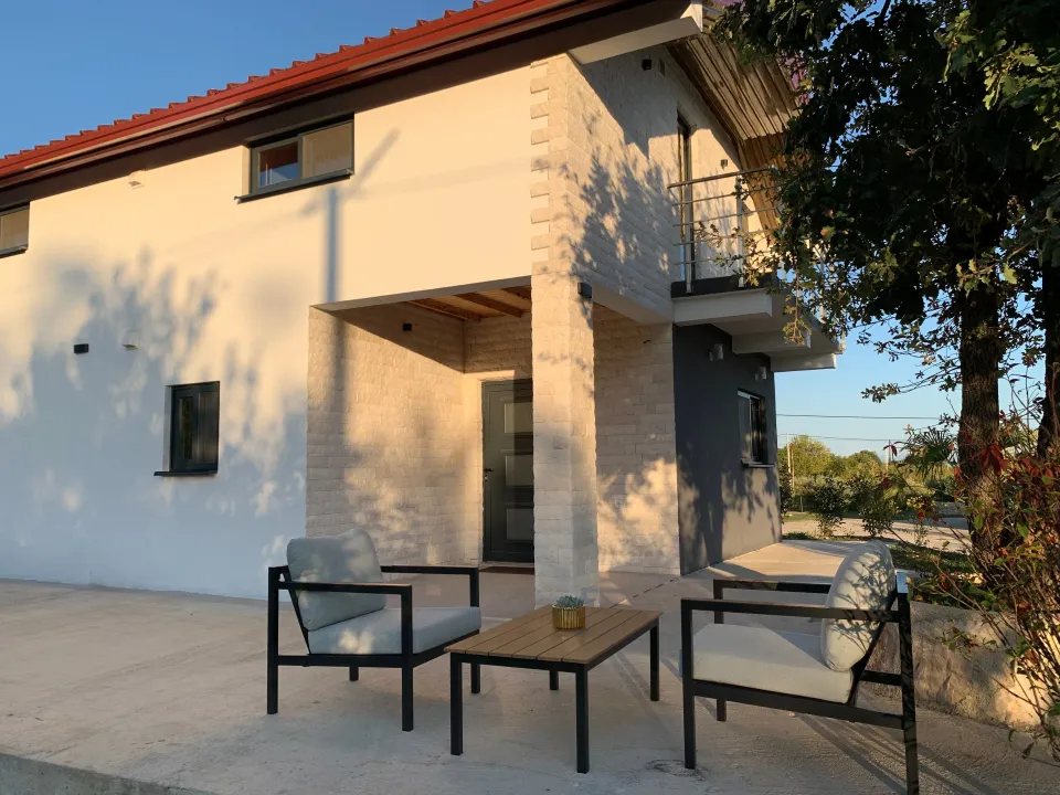 Izdavanje, kuća, 80m², Velje Selo, Bar