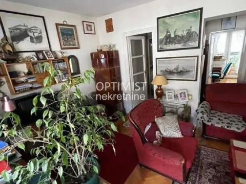 Prodaja, četvorosoban stan, 99m², Stari Grad, Beograd