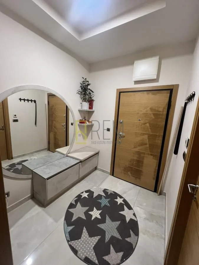 Prodaja, jednosoban stan, 66m², Central Point, Podgorica