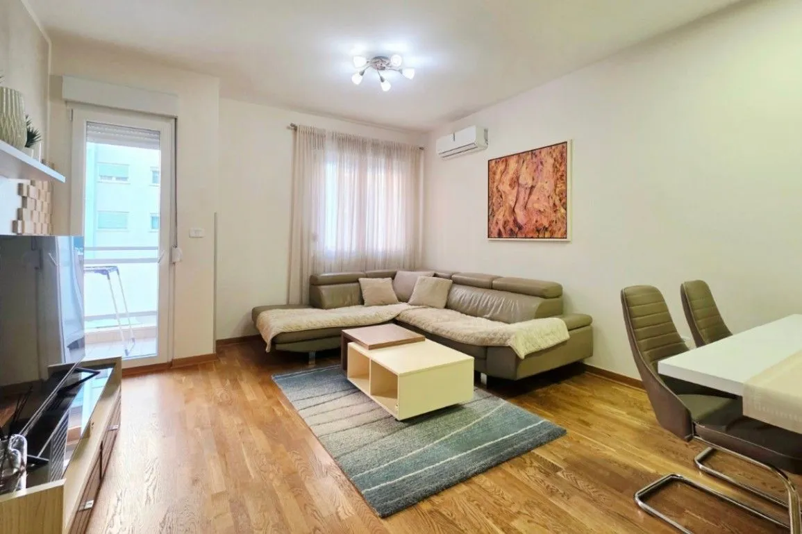 Izdavanje, dvosoban stan, 65m², City Kvart, Podgorica