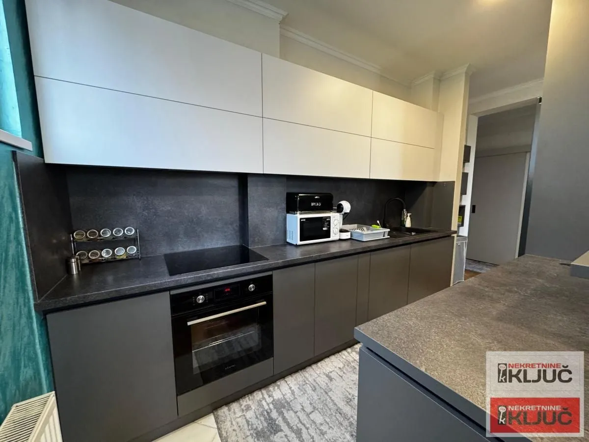 Prodaja, trosoban stan, 68m², Centar, Novi Sad