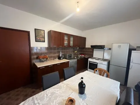 Rent, one bedroom apartment, 90m², Radanovići, Kotor - image 3