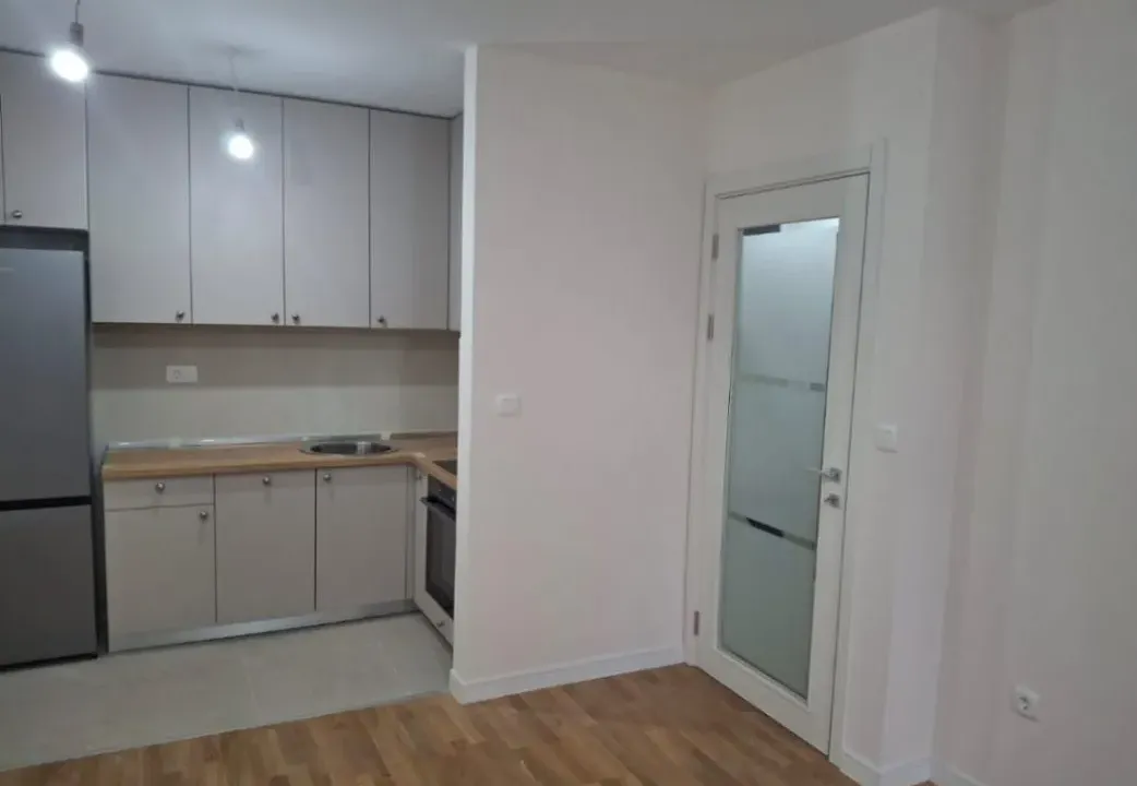 Izdavanje, jednosoban stan, 40m², Pobrežje, Podgorica