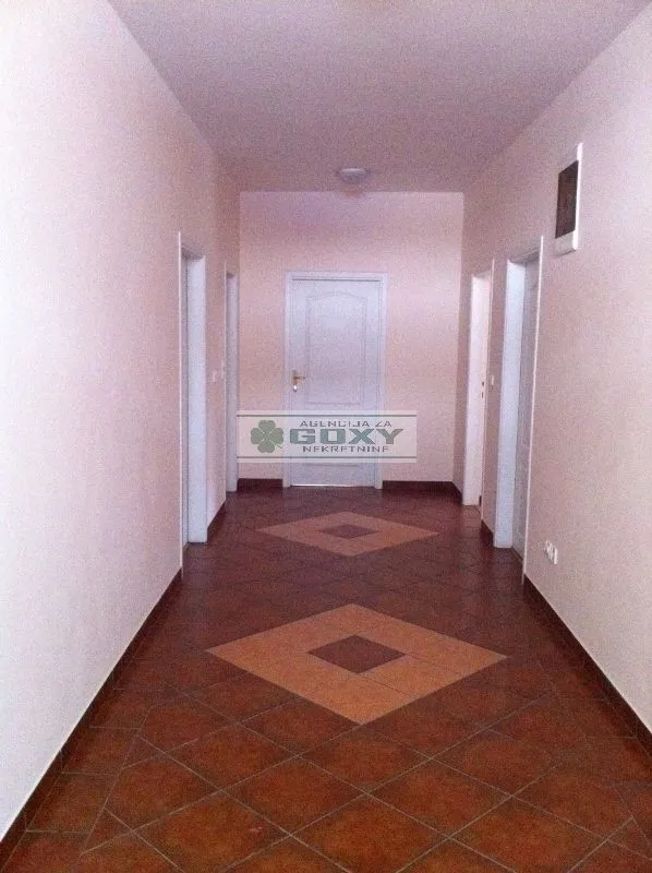 Prodaja, kuća, 475m², Jajinci, Voždovac Sve Podlokacije