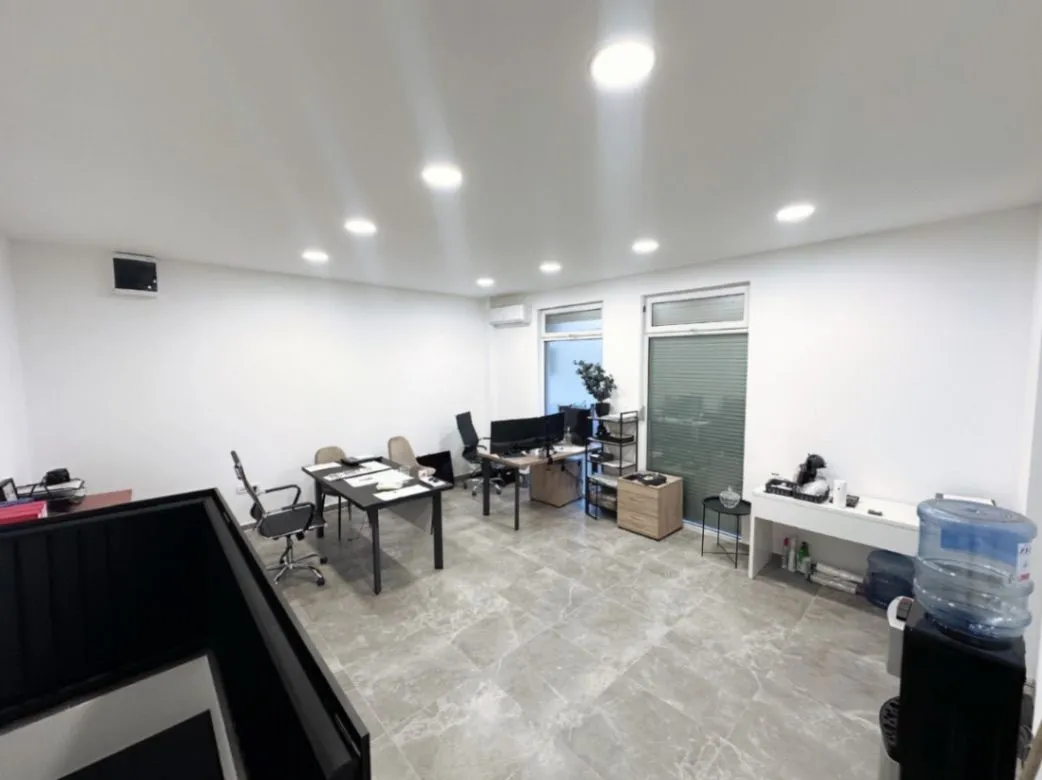 Izdavanje, poslovni prostor, 56m², Blok 9, Podgorica