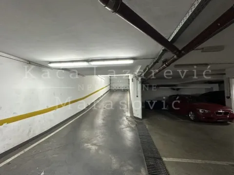 Izdavanje, četvorosoban stan, 118m², Vračar Hram, Vračar Sve Podlokacije - image 20