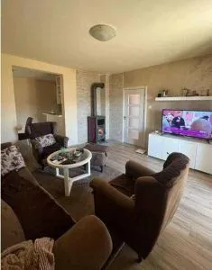 Izdavanje, kuća, 130m², Malo Brdo, Podgorica