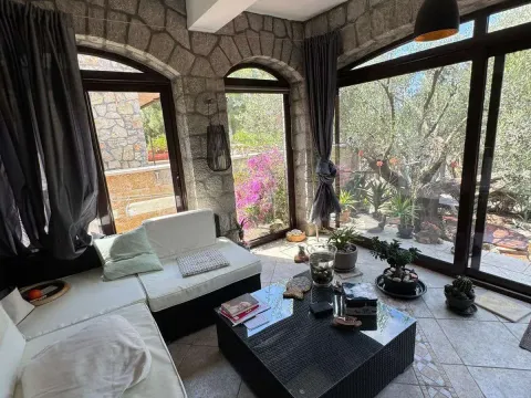 Prodaja, kuća, 297m², Herceg Novi, Crna Gora - image 1
