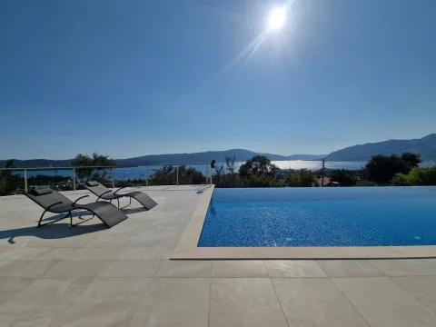 Rent, house, 410m², Tivat, Crna Gora - image 2