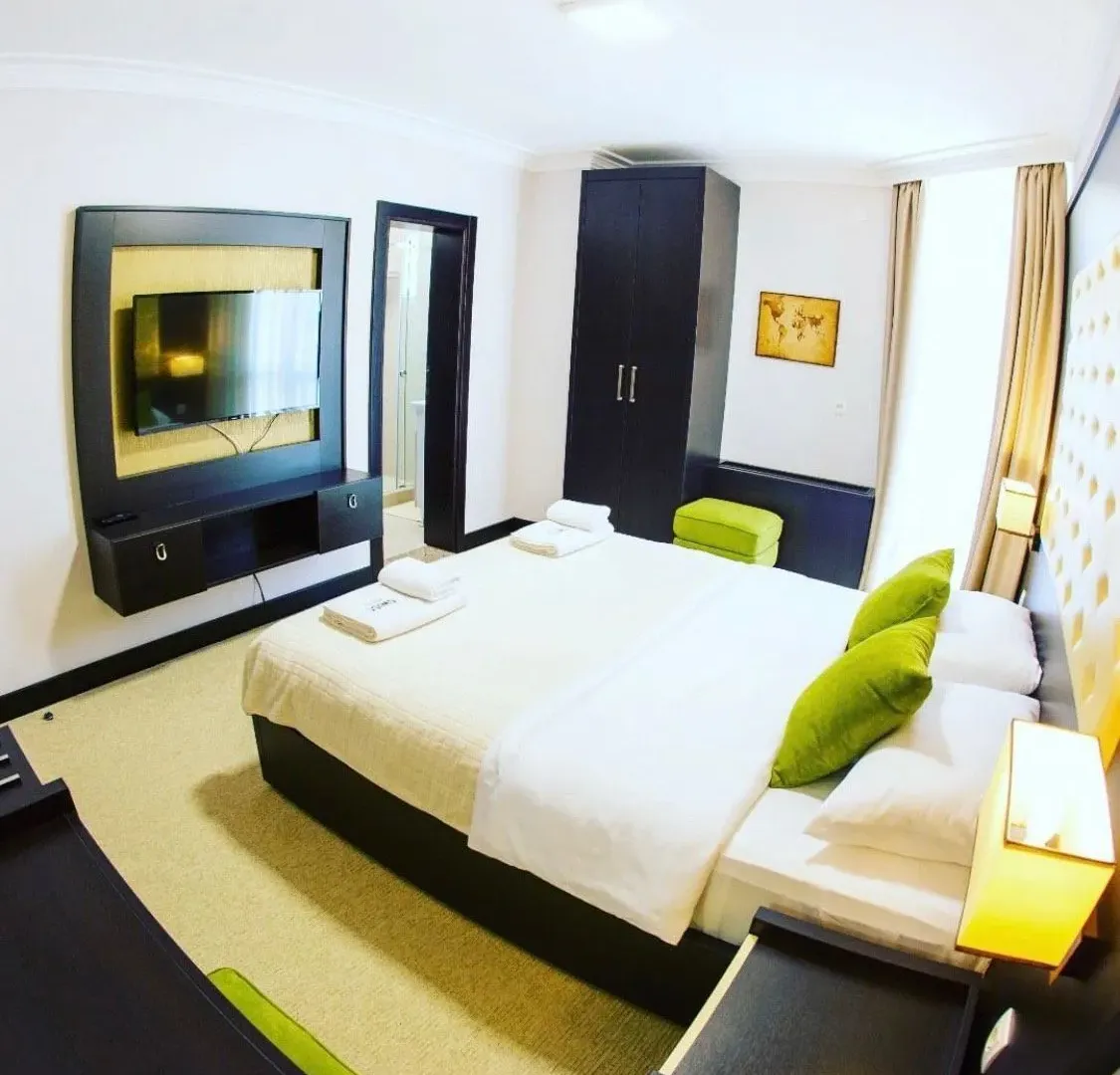 Izdavanje, ugostiteljski objekat, 700m², Bečići, Budva