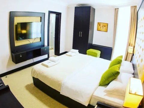 Rent, hospitality venue, 700m², Bečići, Budva - image 2