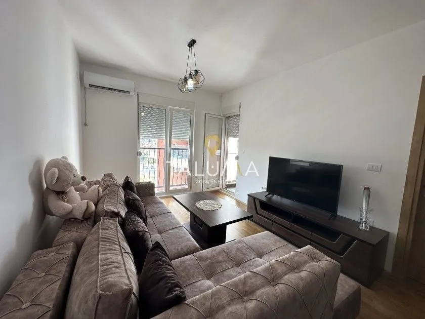 Izdavanje, jednosoban stan, 42m², Stari Aerodrom, Podgorica