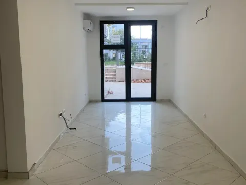 Rent, office space, 28m², Tivat, Crna Gora - image 1
