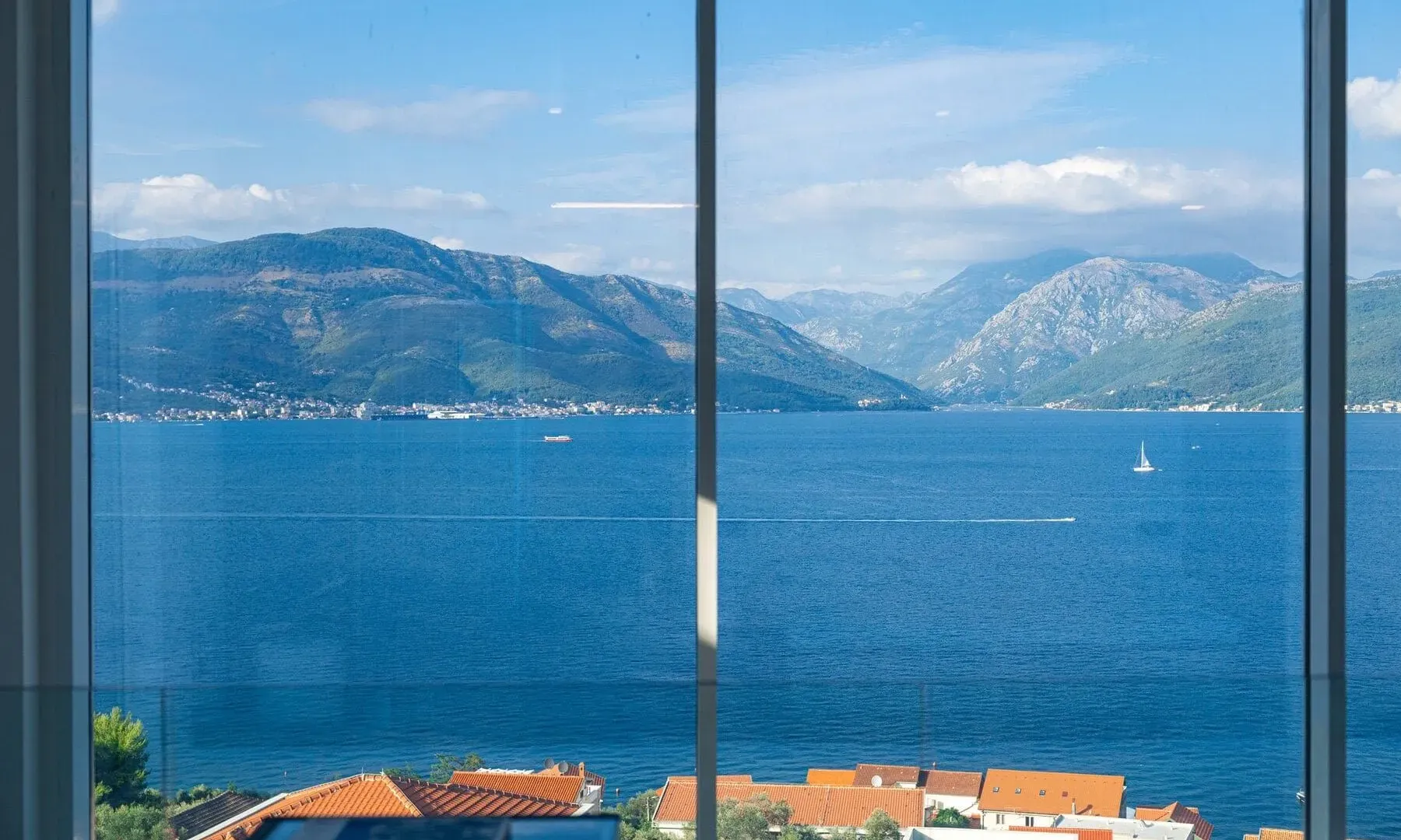 Rent, one bedroom apartment, 144m², Krašići, Tivat