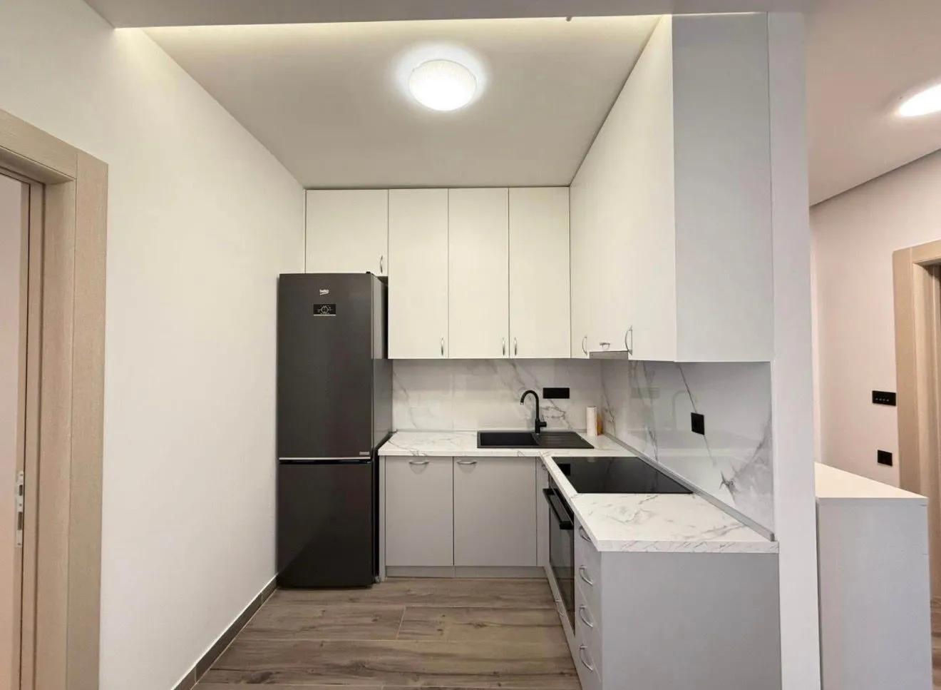 Izdavanje, dvosoban stan, 68m², Pobrežje, Podgorica