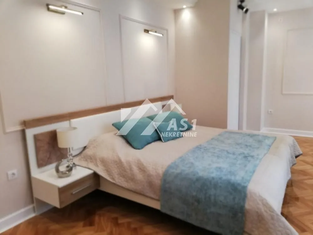 Izdavanje, četvorosoban stan, 130m², Grbavica, Novi Sad Sve Podlokacije