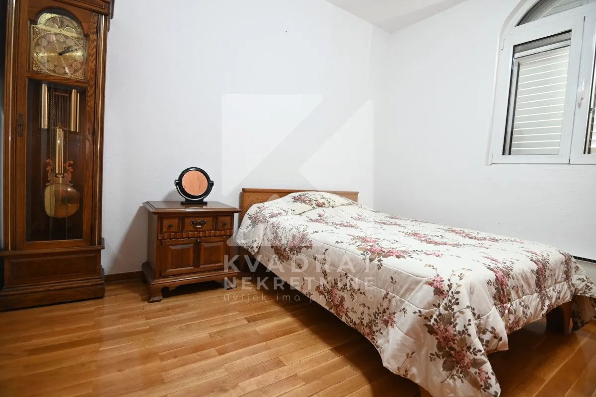 Rent, house, 400m², Zlatica, Podgorica