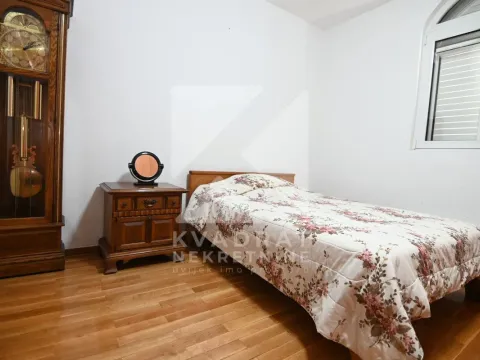 Rent, house, 400m², Zlatica, Podgorica - image 13