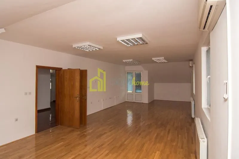 Izdavanje, kuća, 400m², Momišići, Podgorica