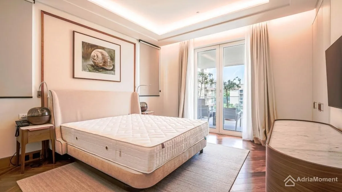 Sale, two bedroom apartment, 183m², Porto Montenegro, Tivat