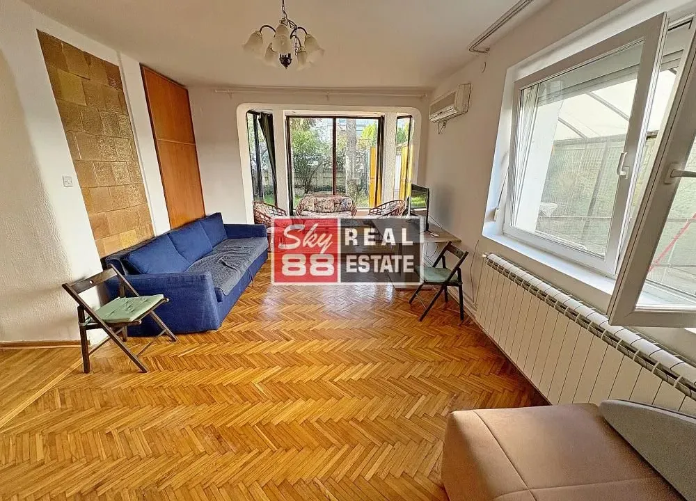 Izdavanje, trosoban stan, 110m², Senjak, Beograd