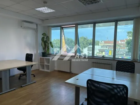 Rent, office space, 30m², Bulevar Oslobodjenja, Novi Sad Sve Podlokacije - image 2