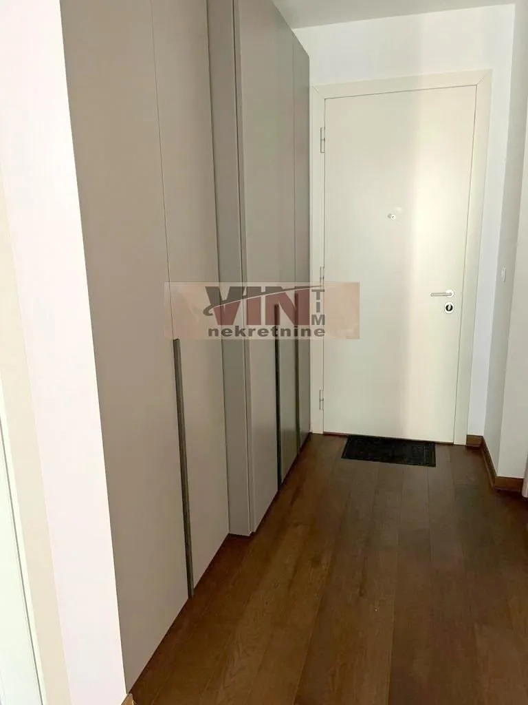 Prodaja, trosoban stan, 121m², Vračar, Šid