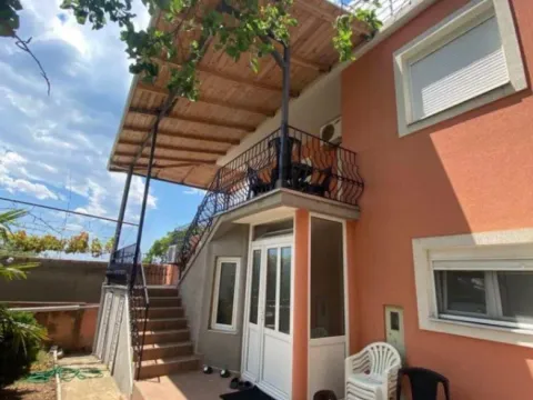 Prodaja, kuća, 186m², Sutomore, Bar