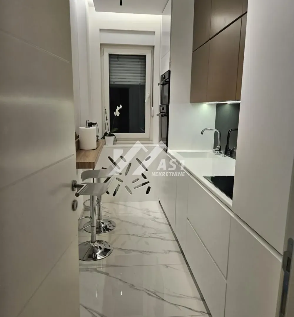Izdavanje, jednosoban stan, 42m², Adamovićevo Naselje, Novi Sad Sve Podlokacije