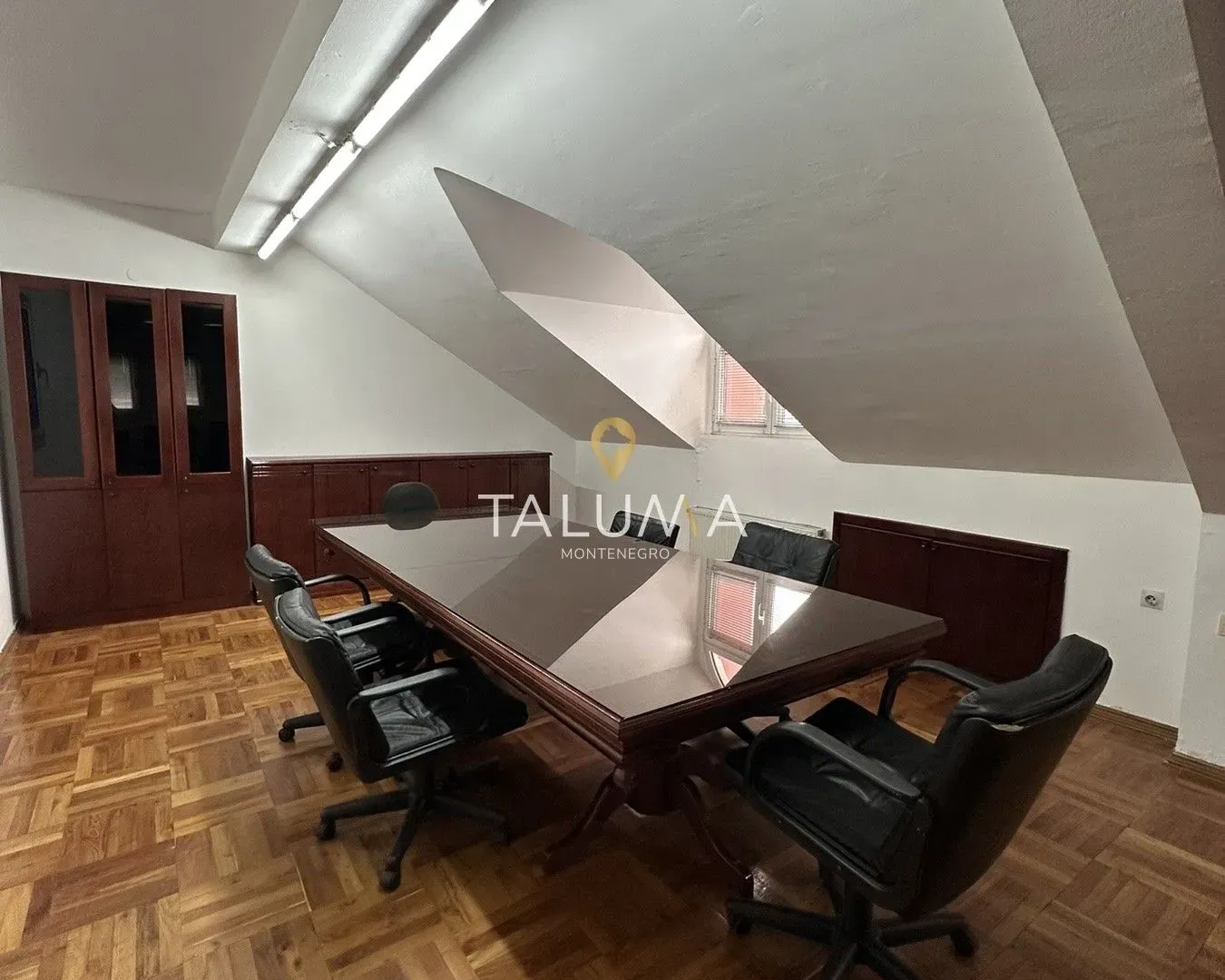 Izdavanje, poslovni prostor, 150m², Pobrežje, Podgorica