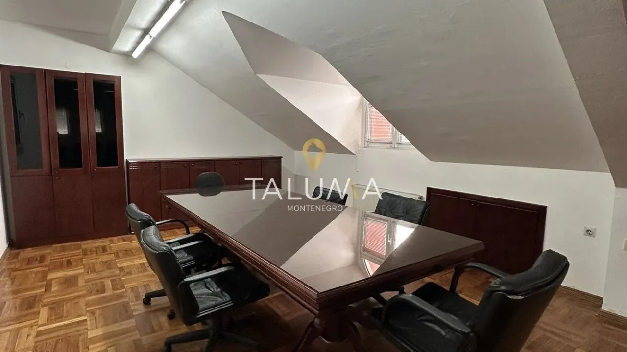 Izdavanje, poslovni prostor, 150m², Pobrežje, Podgorica