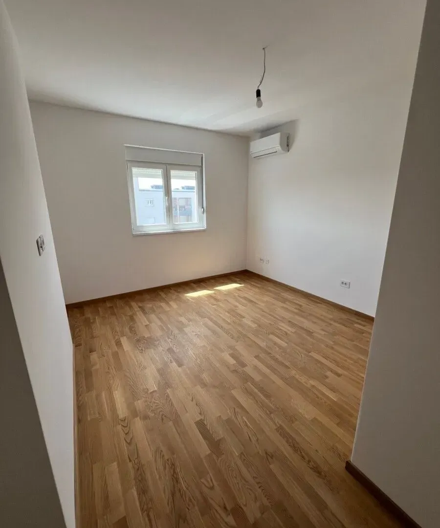Prodaja, trosoban stan, 104m², Stari Aerodrom, Podgorica