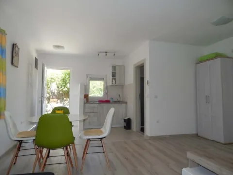Izdavanje, garsonjera, 35m², Brdišta, Tivat - image 3