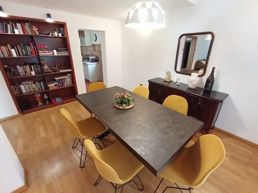 Izdavanje, kuća, 300m², Gorica C, Podgorica