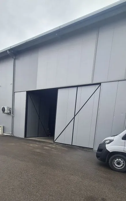Izdavanje, poslovni prostor, 950m², Zemun Sve Podlokacije, Beograd