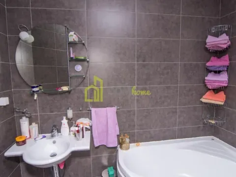 Izdavanje, kuća, 250m², Tološi, Podgorica - image 9