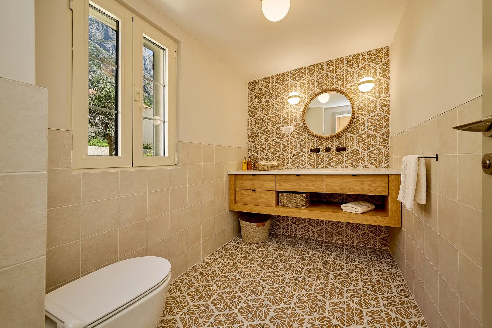 Rent, house, 200m², Dobrota, Kotor