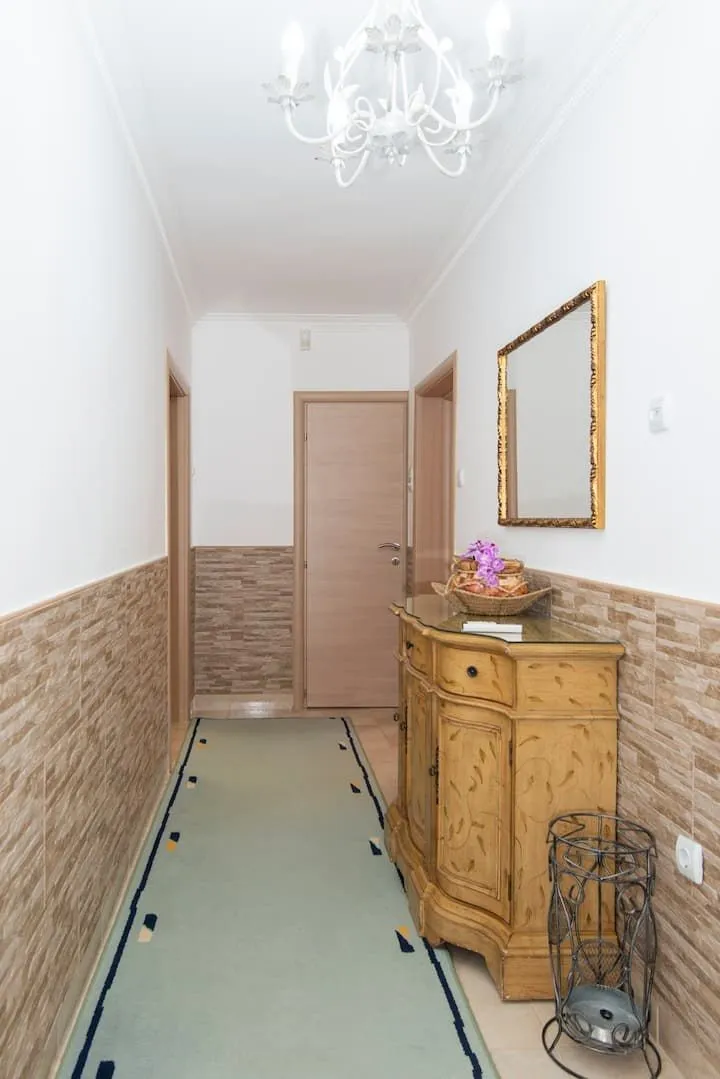 Izdavanje, dvosoban stan, 90m², Marići, Tivat