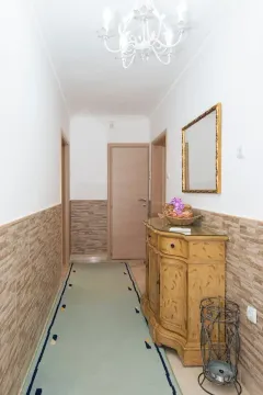 Izdavanje, dvosoban stan, 90m², Marići, Tivat - image 19