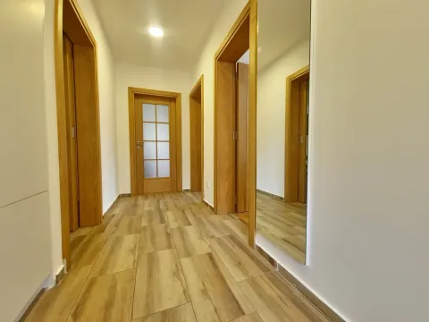 Rent, two bedroom apartment, 70m², Budva, Crna Gora - image 8