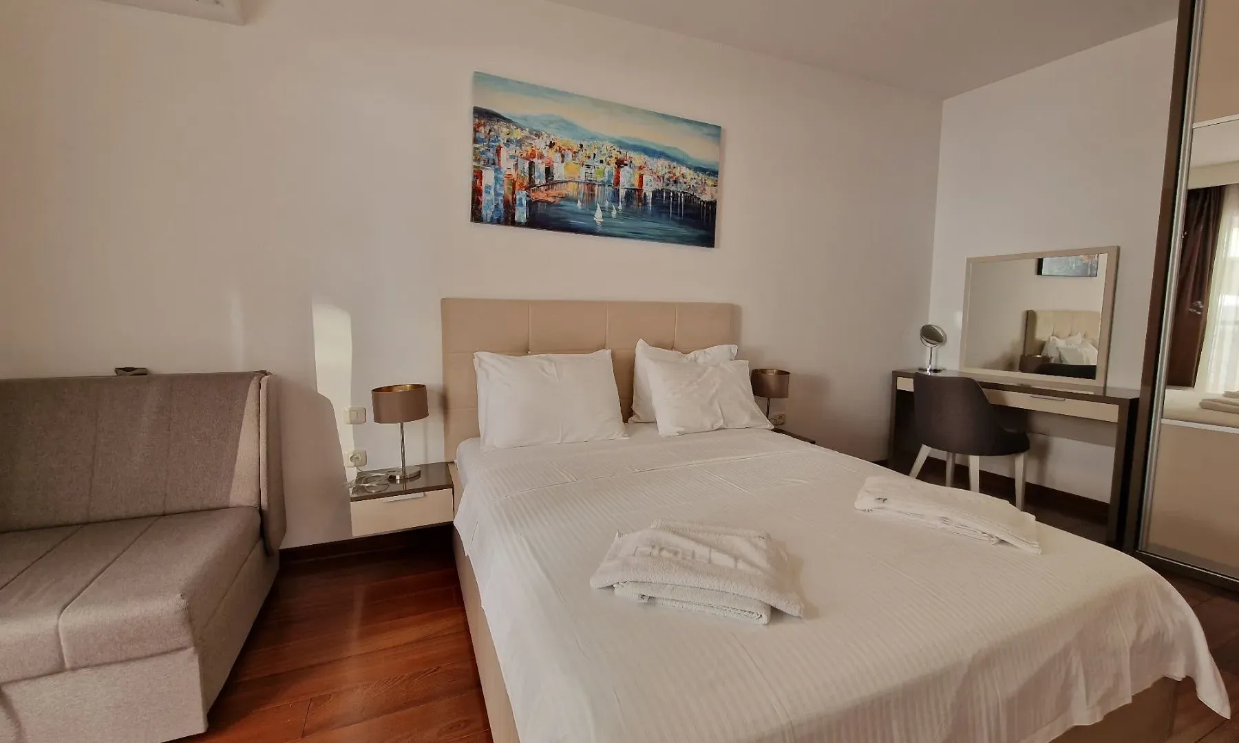 Izdavanje, jednosoban stan, 90m², Bečići, Budva